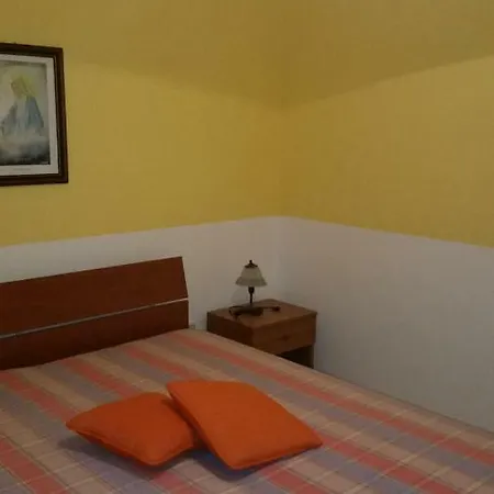 Casa Via Lazio Nyaraló