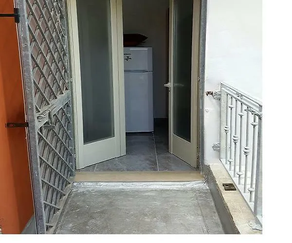Casa Via Lazio Nyaraló